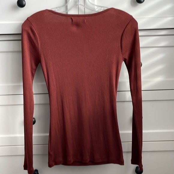 Madewell Women’s Stained Mahogany Fine Ribbed Sweatheart Tee Long Sleeve - XXS - Picture 5 of 6